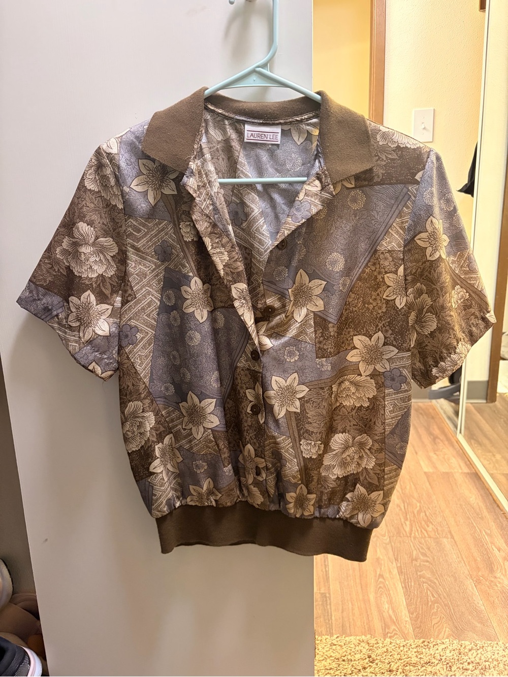 Lauren Lee Women’s Floral Collared Short Sleeve Button-Up Blouse Size S